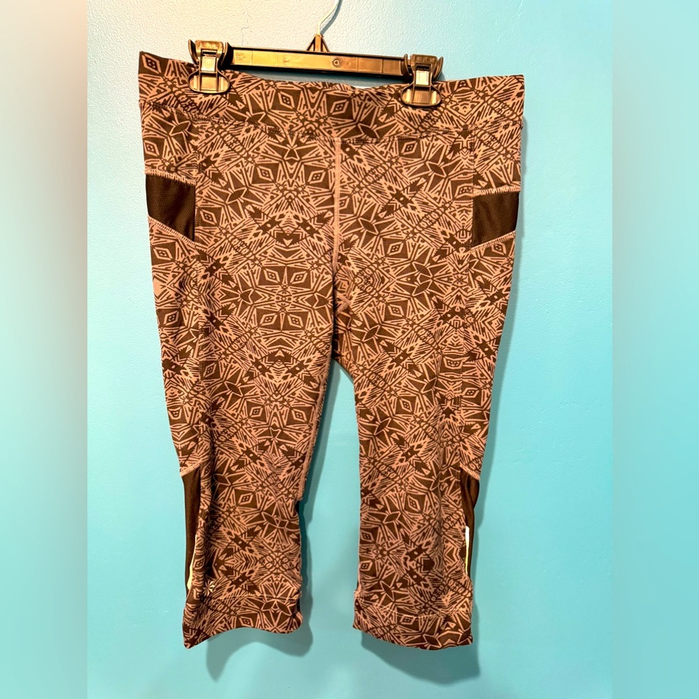 Athleta brand Capri length leggings